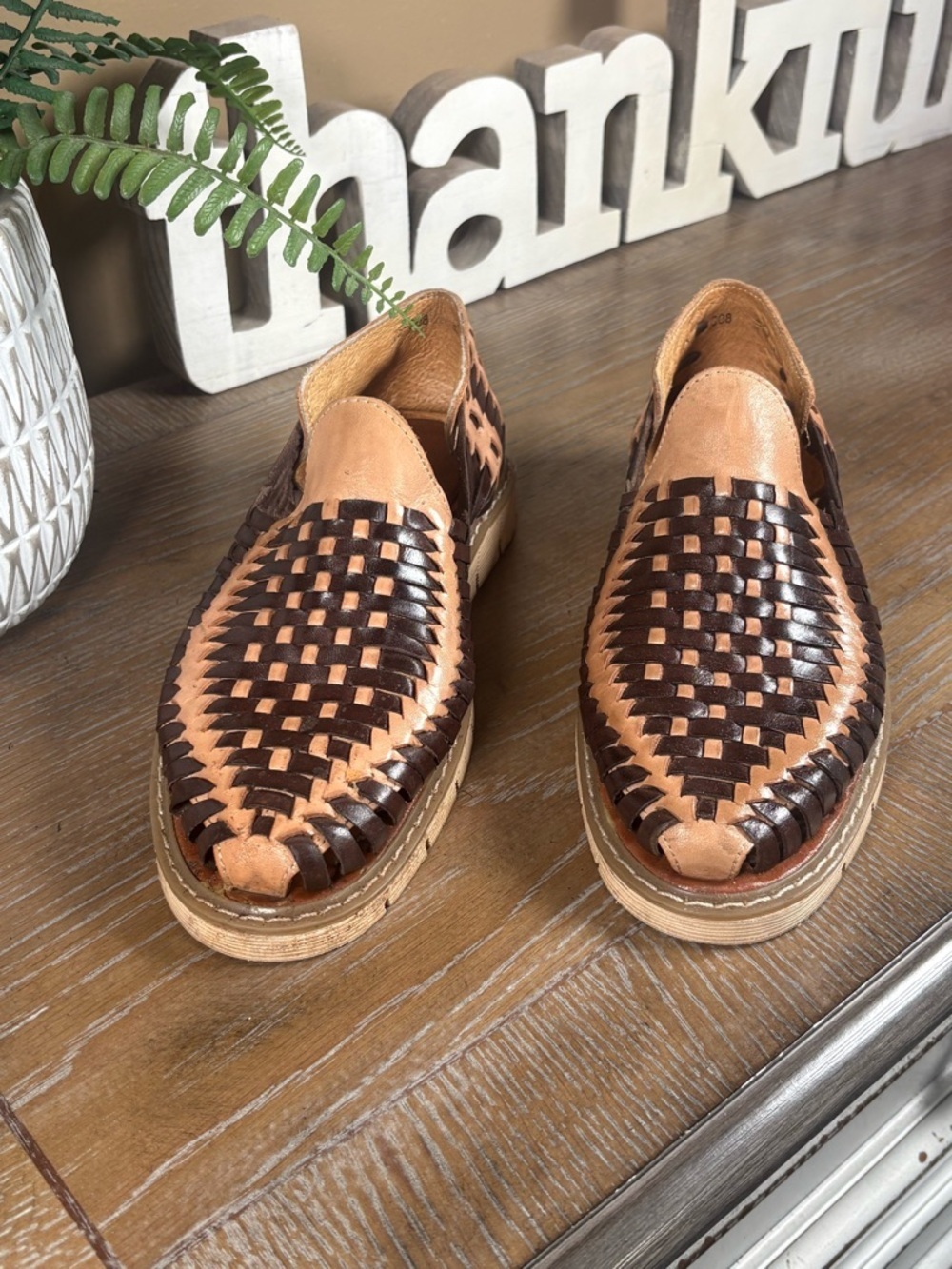 Flo Garo Two-Tone Brown Woven Leather Women’s Moccasins size
7.5 - Picture 4 of 12